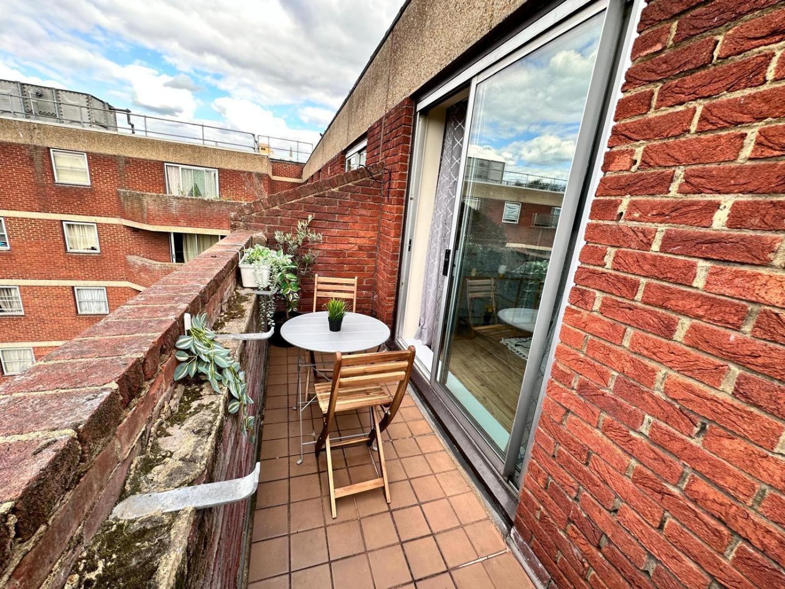 Apartment Kensington Two Bedroom Near Cromwell Hospital *