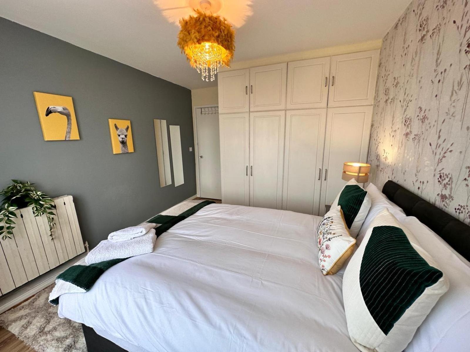 Kensington Two Bedroom Near Cromwell Hospital Londra